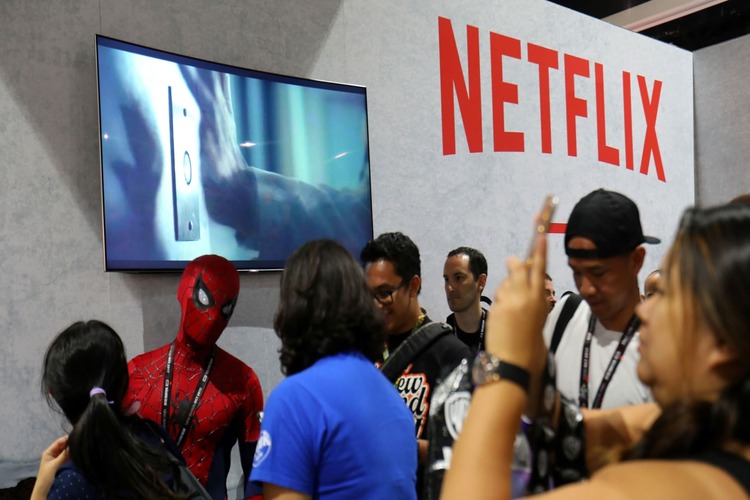 Netflix สูญเสียสมาชิกน้อยกว่าที่คาดไว้และบอกว่าระดับโฆษณาที่ถูกกว่าจะมาในต้นปี 2023